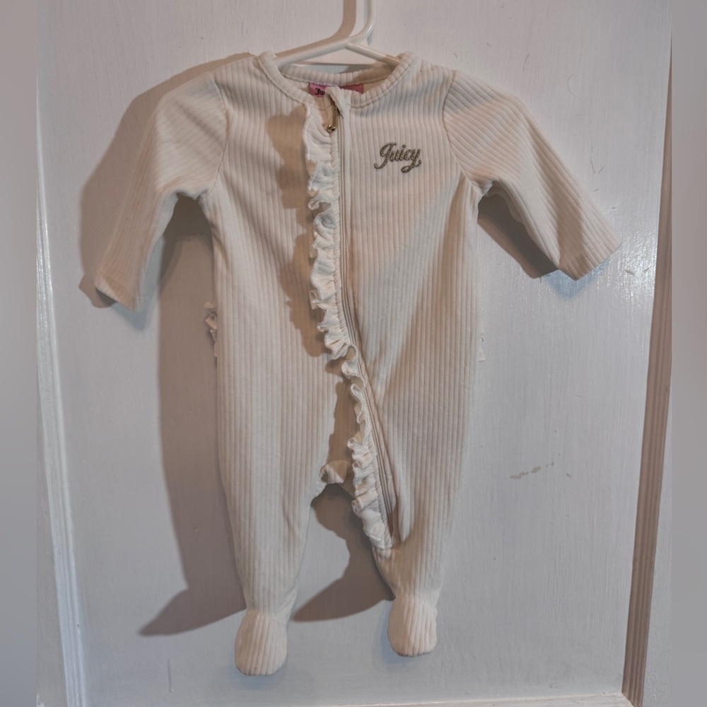 Juicy Couture White Ruffled Infant Outfit Ruffle newborn 3 months
